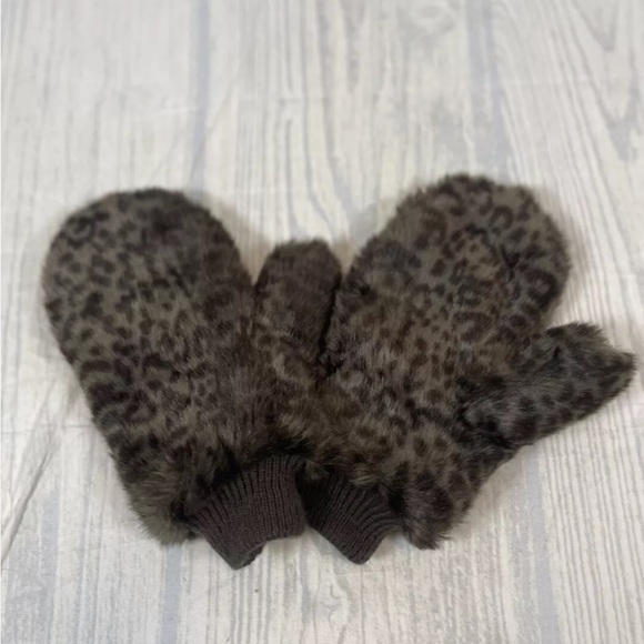 New NWOT Abercrombie & Fitch Women's Brown Faux Fur Mittens Gloves Cheetah - Picture 6 of 6